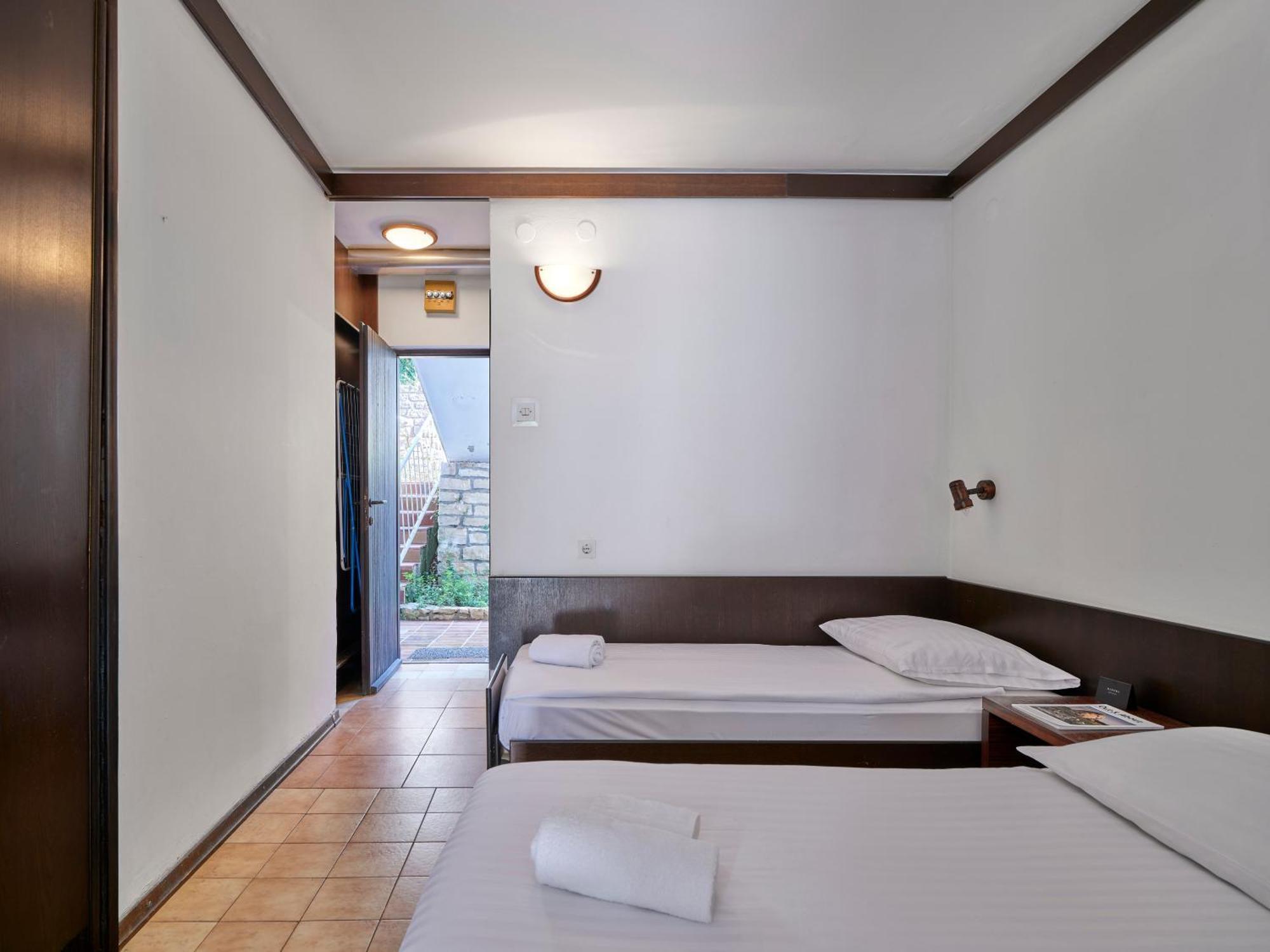 Koversada Rooms เวอร์ซาร์ ภายนอก รูปภาพ