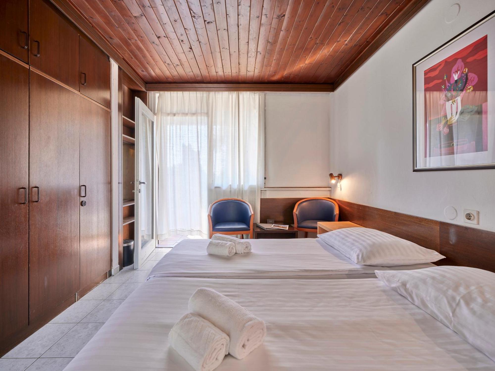 Koversada Rooms เวอร์ซาร์ ภายนอก รูปภาพ